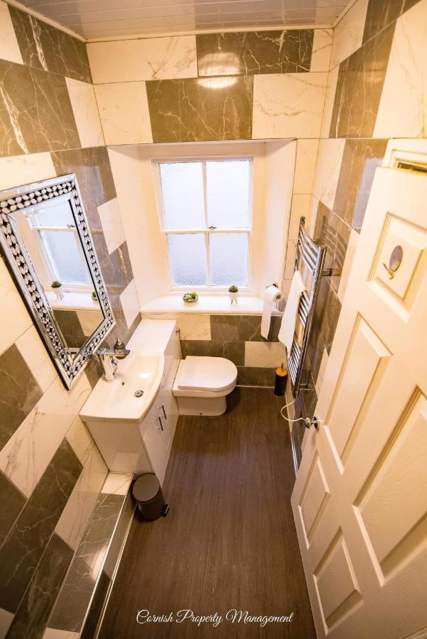 River Street Apartments Труро Екстериор снимка