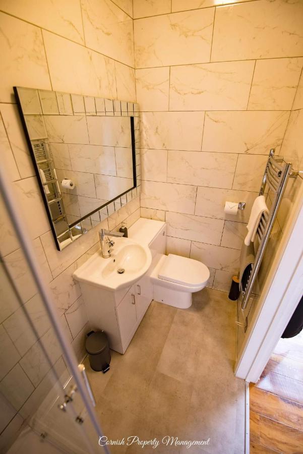 River Street Apartments Труро Екстериор снимка