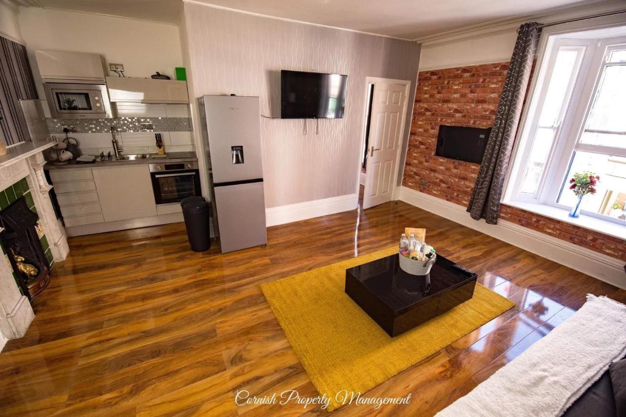 River Street Apartments Труро Екстериор снимка