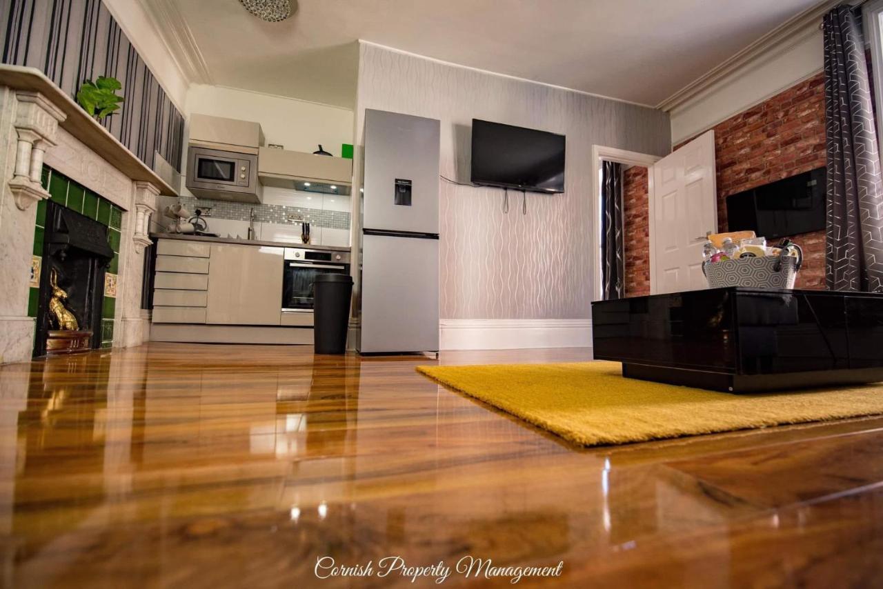 River Street Apartments Труро Екстериор снимка