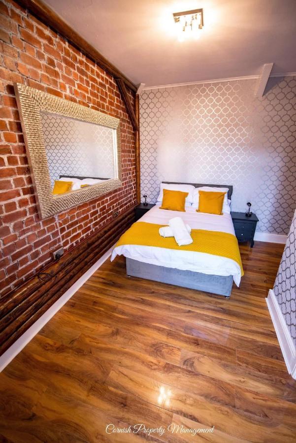 River Street Apartments Труро Екстериор снимка