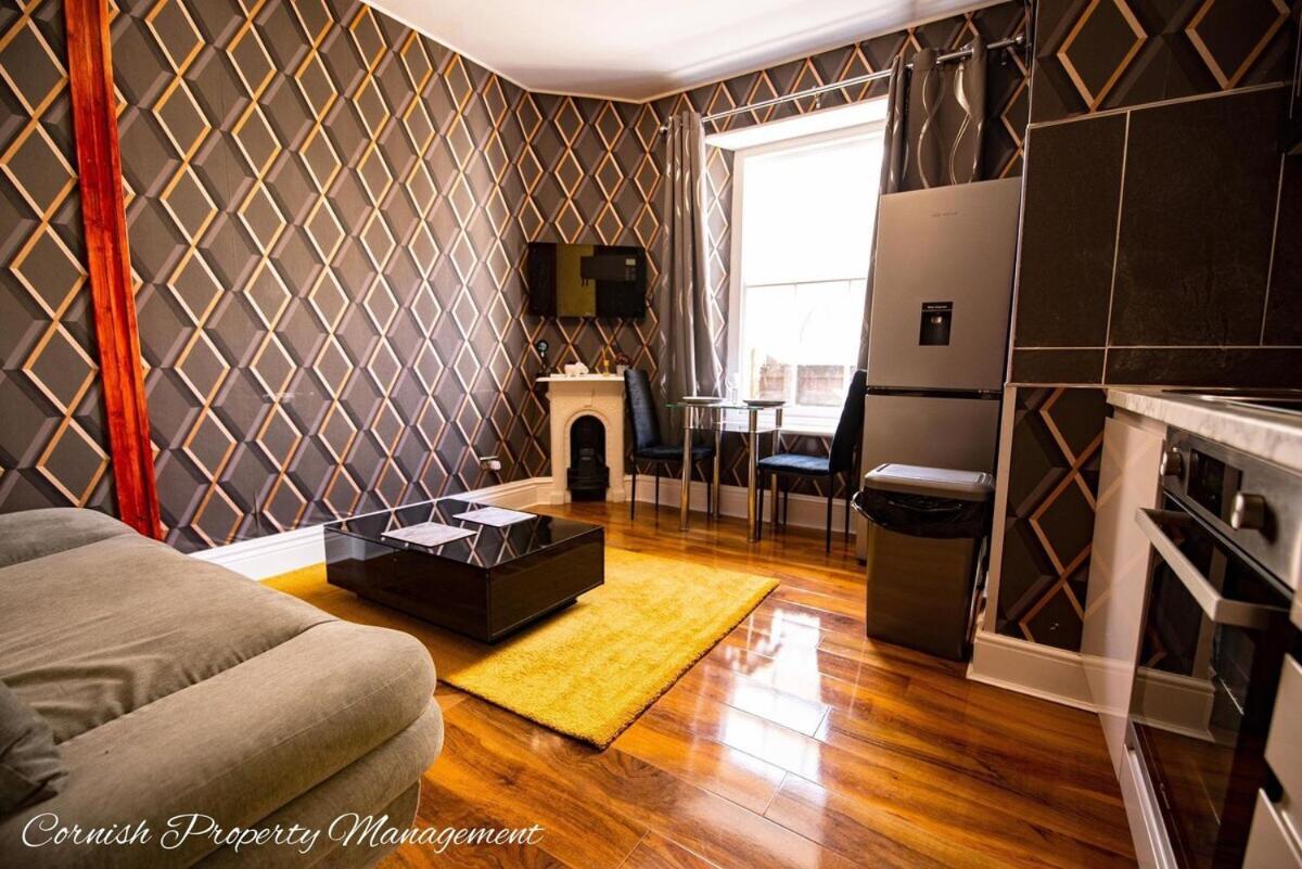 River Street Apartments Труро Стая снимка
